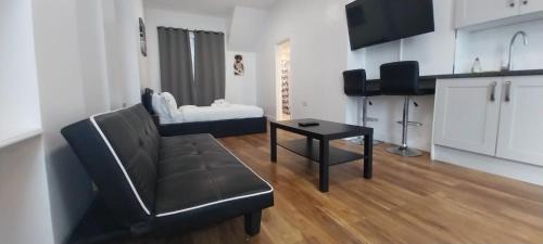 Highbury West Apartment | large Studio Near Arsenal Stadium