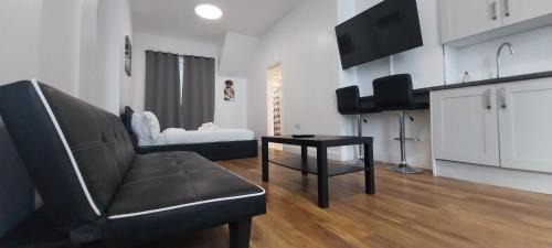 Highbury West Apartment | large Studio Near Arsenal Stadium