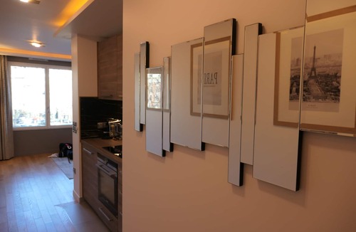 12th Arrondissement Apartment | Large Studio near Bois de Vincennes and at the foot of Metro DAUMESNIL + Parking