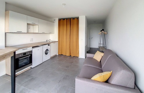 Pau Nord Apartment | Large Studio - Pkg - Univ. Technopark. Open view