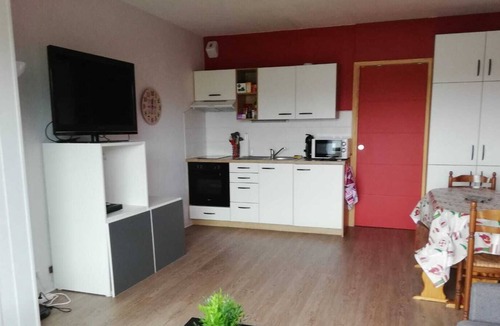 Behobie Apartment | Large studio waterfront beach 300 meters
