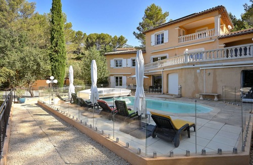 La Bouilladisse Apartment | Large studio with terrace and pool view