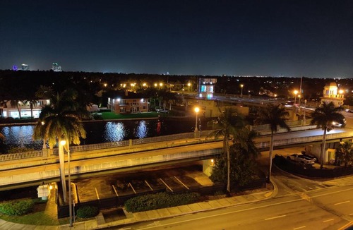 Hollywood Apartment | Large studio with kitchen, 2 beds, on the beach