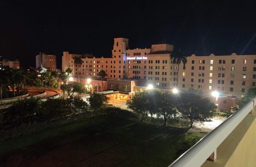 Hollywood Apartment | Large studio with kitchen, 2 beds, on the beach