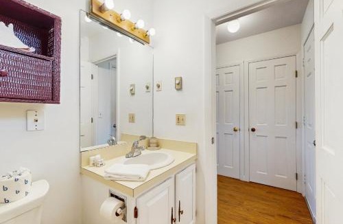 North Truro Hotel | Large Studio with Patio and Pool