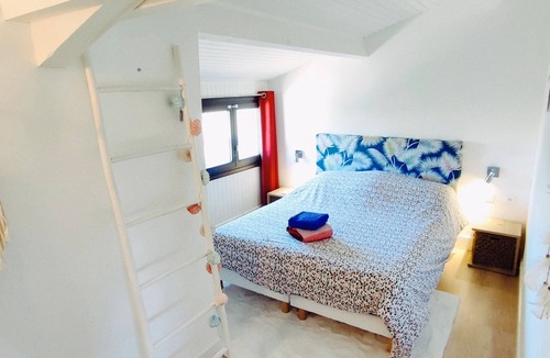 Saint-Georges-d'Orques Villa | Large Sunny Villa with Pool in Saint Georges d'Orques
