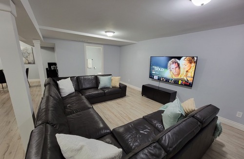 Cambridge House | Large suite with king bed, pool, and parking!
