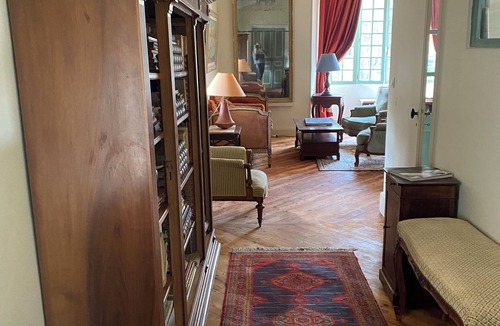 Pexiora Apartment | Large suite with living room