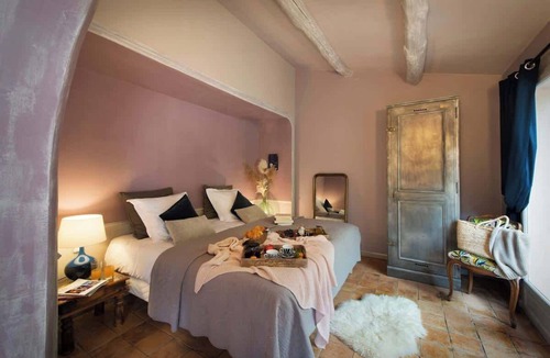 Paluds de Noves Bed & Breakfast | Large suite with private pool