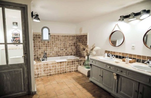 Paluds de Noves Bed & Breakfast | Large suite with private pool