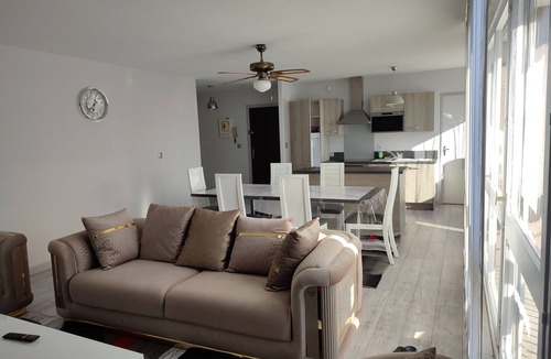 Creil Apartment | Large superb apartment near Paris