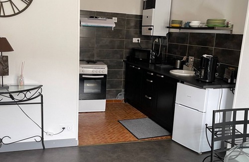 Bagneres-de-Luchon Apartment | Large T2 45 m², 3 people, Ideally located 250m from the station!