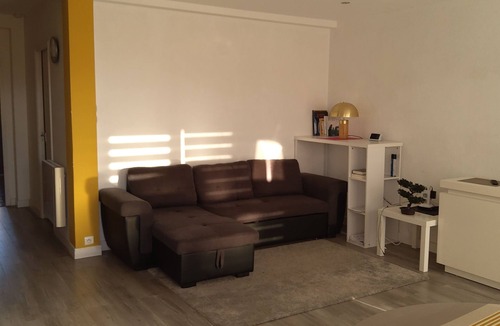 Albi Apartment | Large T2, close to town center, train station, golf course, shops. Private parking included