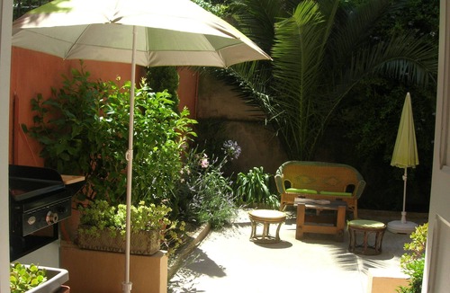 Les Remparts Apartment | Large T2 of character, downtown with garden/patio.