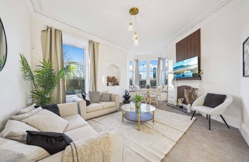 Glasgow House | Large Terrace Home with Parking