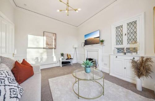 Glasgow House | Large Terraced Home with Parking