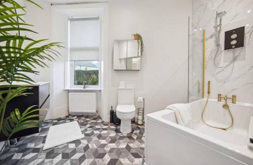 Glasgow House | Large Terraced Home with Parking