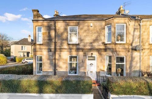 Glasgow House | Large Terraced Home with Parking