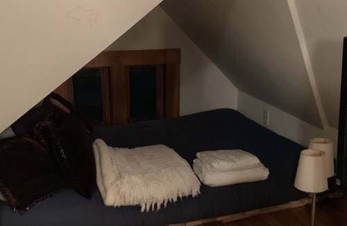 Tisbury House | Large third floor studio in-town VH, ferry