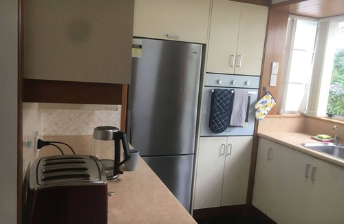 Torbay House | LARGE TORBAY HOME: Short walk to two beaches