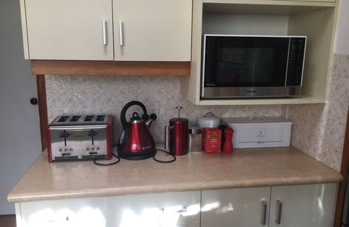 Torbay House | LARGE TORBAY HOME: Short walk to two beaches