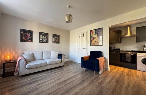 Royal Tunbridge Wells Apartment | Large Town Centre Apartment - Long & Short term available