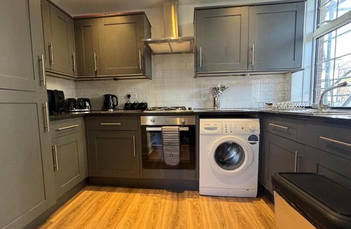 Royal Tunbridge Wells Apartment | Large Town Centre Apartment - Long & Short term available