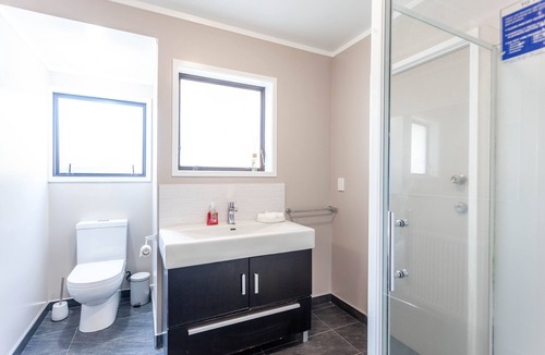 Rotorua House | Large Town House close to Golf club Te puia and Polynesian Spa