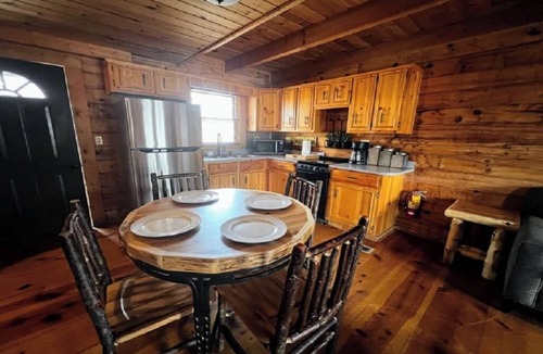 Pine Mountain Cabin | Large triplex cabin-great for groups!