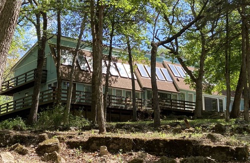 Berryville House | Large unique home in the beautiful Ozark Mountains on the Kings River.