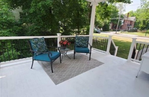 Auburn Apartment | Large Upper 1 bedroom apartment, pet friendly