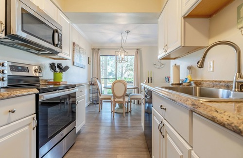 Miramar Beach Villa | Large very comfy pet friendly