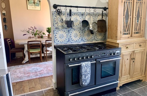 Beverley Apartment | Large Victorian 4 bed apartment close to central London