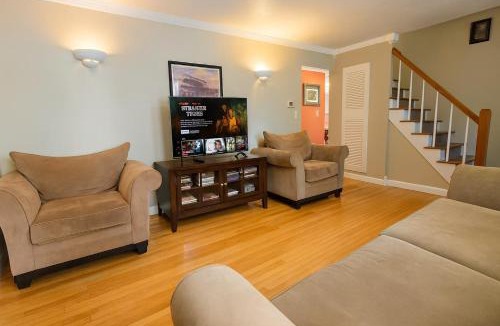 Fort Edward House | Large Villa 5 Beds, 3 Baths, Firepit, Cozy Stay