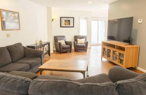 Fort Edward House | Large Villa 5 Beds, 3 Baths, Firepit, Cozy Stay