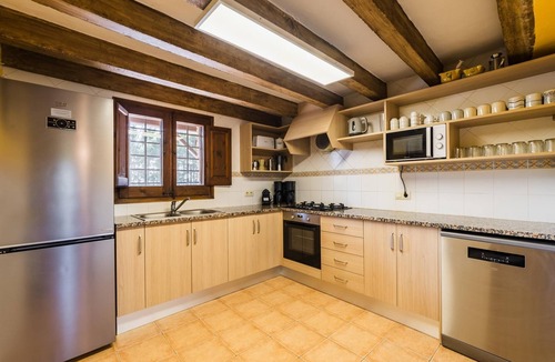 Riudarenes Villa | Large villa for 20pax, 45min from Barcelona, ​BBQ, WiFi