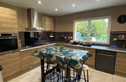 Roeze-sur-Sarthe House | Large villa, quiet, garden, parking, all amenities, close to 24H circuit!