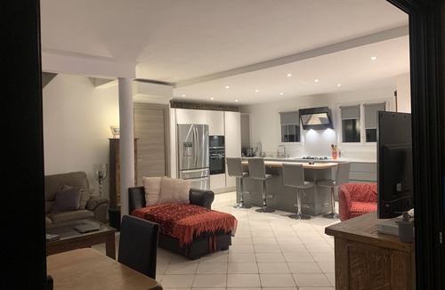 Vallauris Villa | Large villa in a green setting