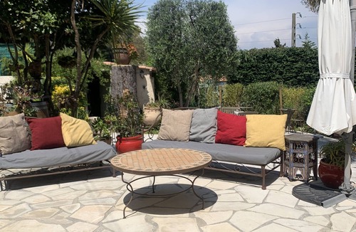 Vallauris Villa | Large villa in a green setting