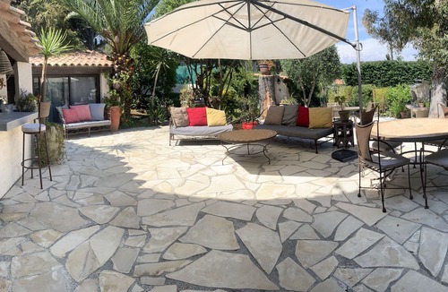 Vallauris Villa | Large villa in a green setting