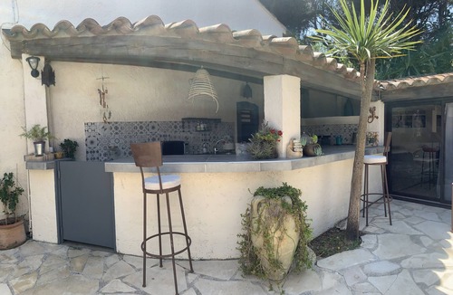 Vallauris Villa | Large villa in a green setting