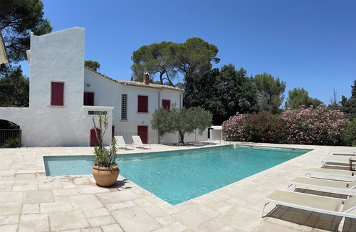 Sernhac Villa | Large villa surrounded by pine trees in Provence