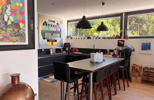 Epinal House | Large villa that sleeps 10 with a heated pool