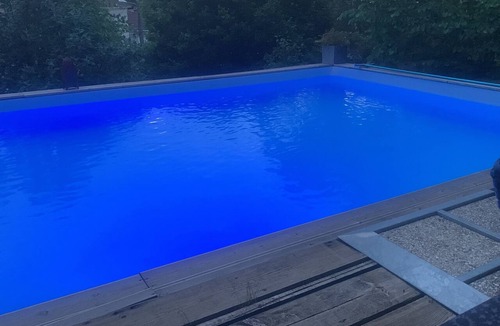 Epinal House | Large villa that sleeps 10 with a heated pool