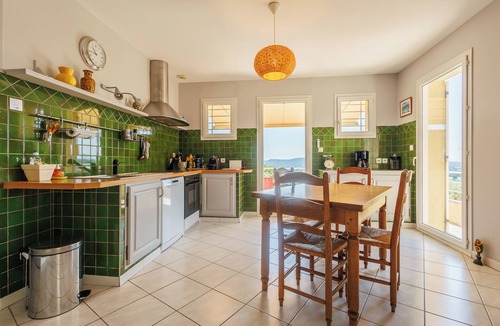 Rochefort-du-Gard Villa | Large villa with breathtaking views near Avignon ideal for family vacations