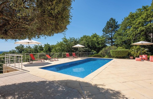 Rochefort-du-Gard Villa | Large villa with breathtaking views near Avignon ideal for family vacations