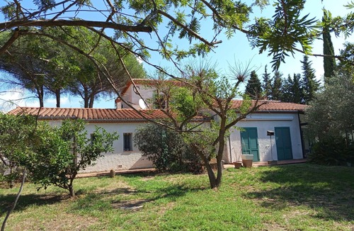 Montescot House | Large villa with 11x5m pool in 7700 M2 grounds. Veranda and multiple terraces.