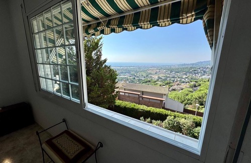 Cabrils Villa | LARGE VILLA WITH INFINITY POOL, A/C, BILLIARDS, GYM 25 MIN FROM BARCELONA