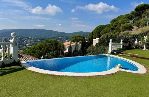 Cabrils Villa | LARGE VILLA WITH INFINITY POOL, A/C, BILLIARDS, GYM 25 MIN FROM BARCELONA