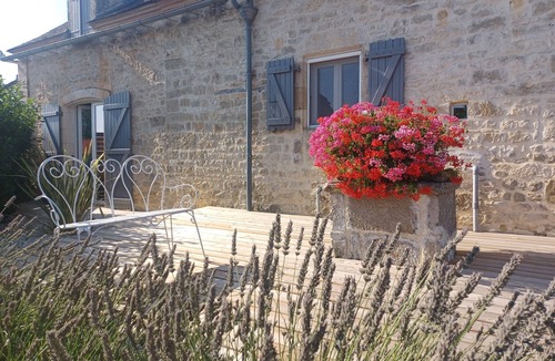 Martel House | large vineyard lodge